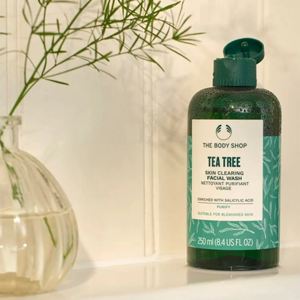 The Body Shop - Tea Tree Ansiktstvätt för klar hud, 250 ml - Bild 3