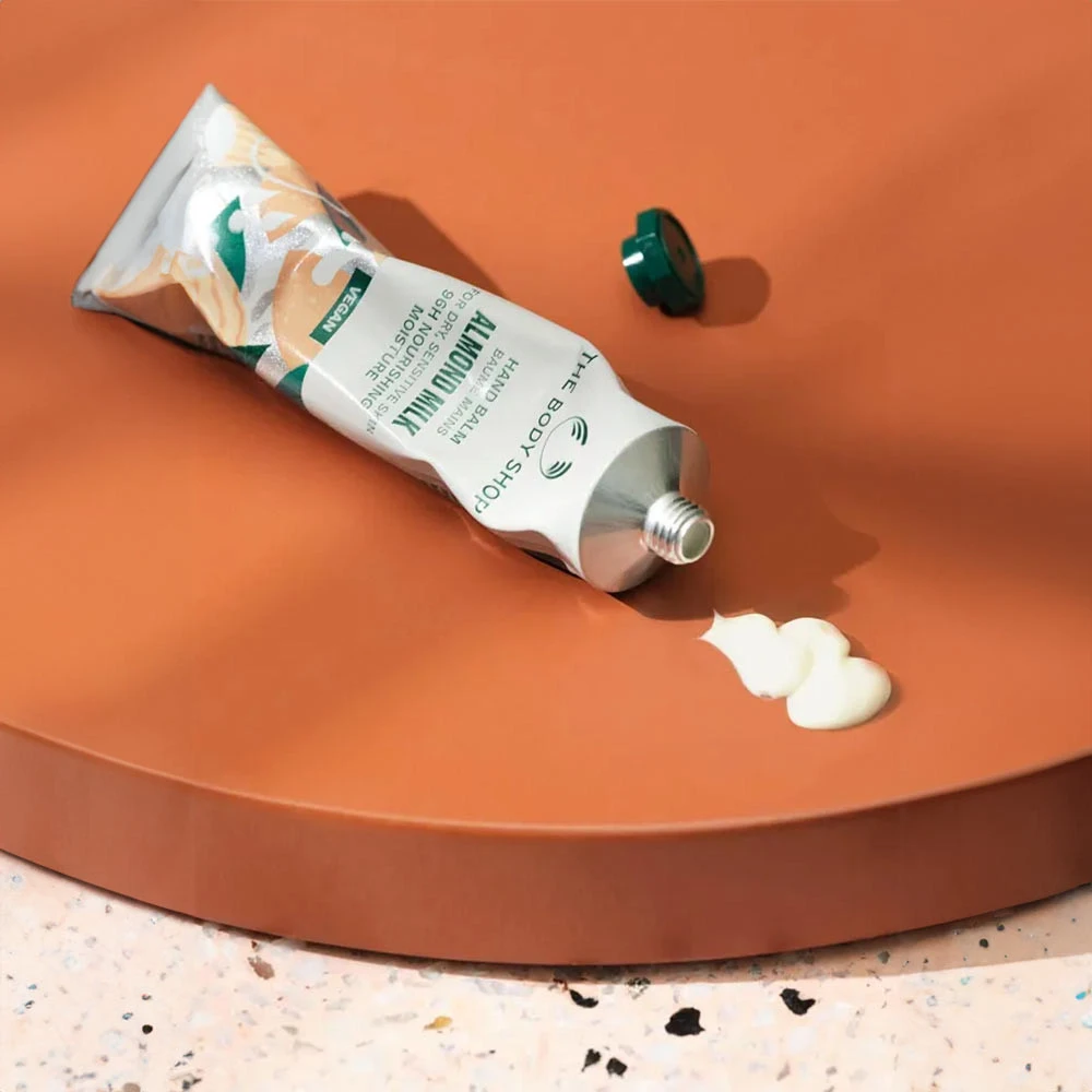 The Body Shop - Mandelmjölks Handkräm, 30 ml - Bild 11