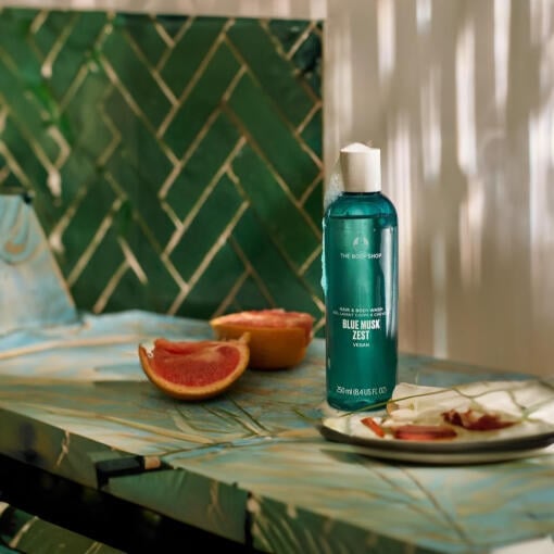 The Body Shop - Blue Musk Zest, Hår- och Kroppstvätt, 250 ml - Bild 3